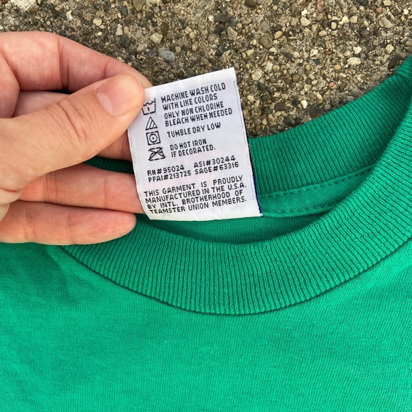 Vintage Union Made 100% Cotton Green Graphic T-Shirt (Women’s Small) - Picture 4 of 5